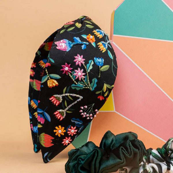 Tropical Vacay Gift Box with 1 Knotted Hair Band, 4 Hair Pins & 3 Scrunchies - Green & Black