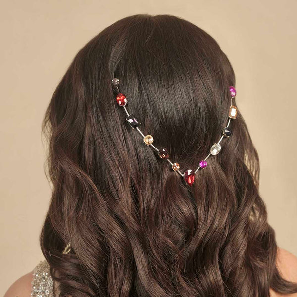 Hair accessory with beads on a person with wavy hair against a beige background