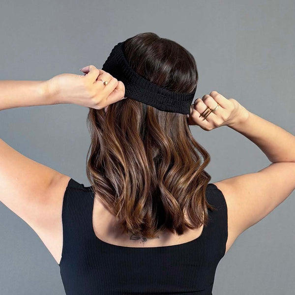 Wide-brimmed ribbed visor with breathable comfort and sun protection 